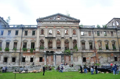 Ruiny pałacu w Sławikowie